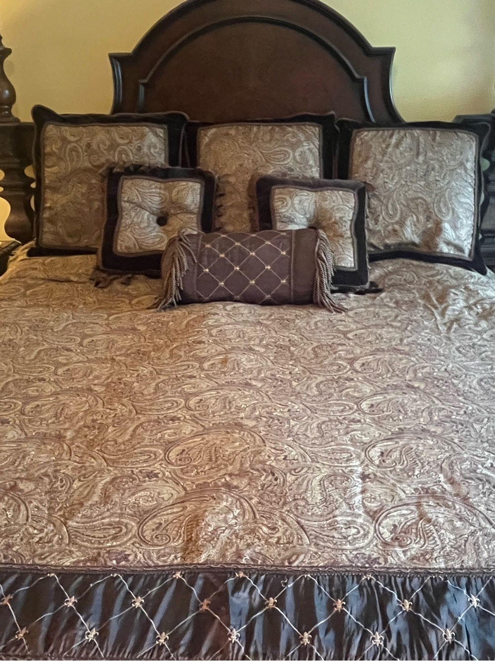 Luxury Paisley Bedspread Set in Brown and Cream